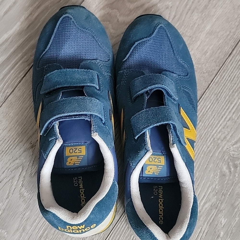 New Balance 520 Shoes - Picture 3 of 6